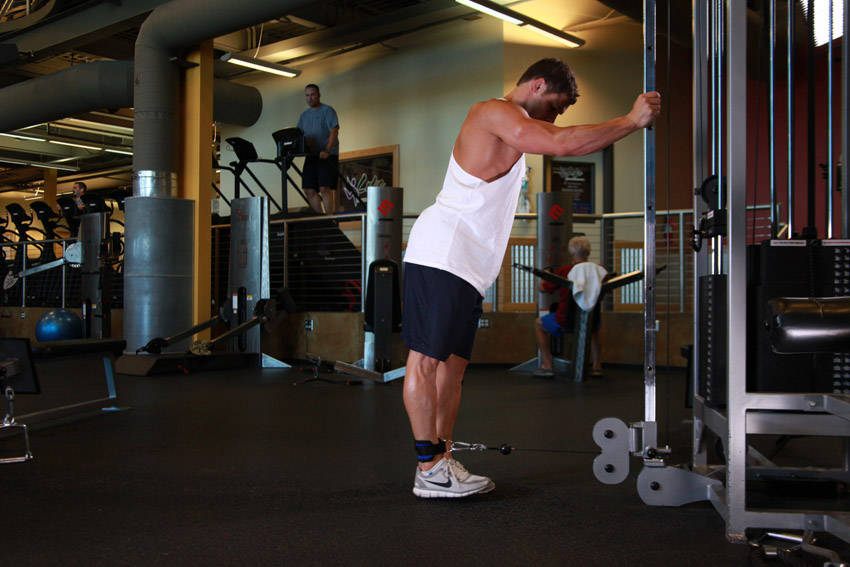 Cable Glute Kickback - Start position