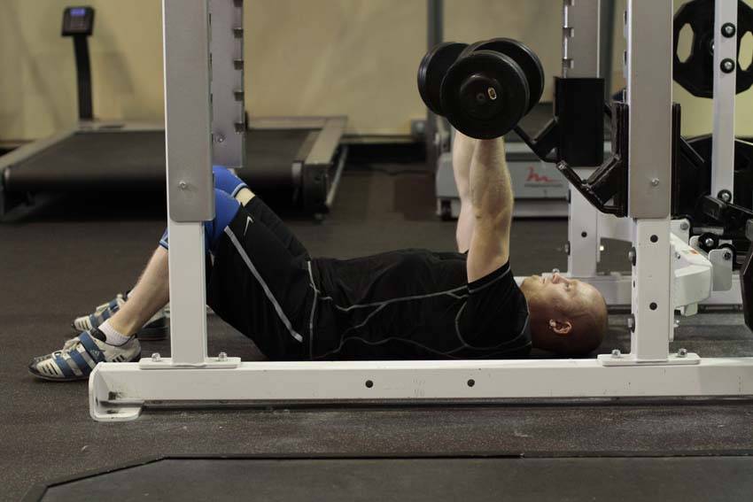 Dumbbell Floor Press - Start position