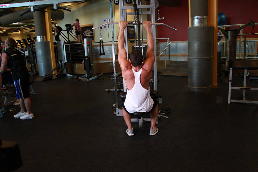 Close-Grip Pulldown - Start position