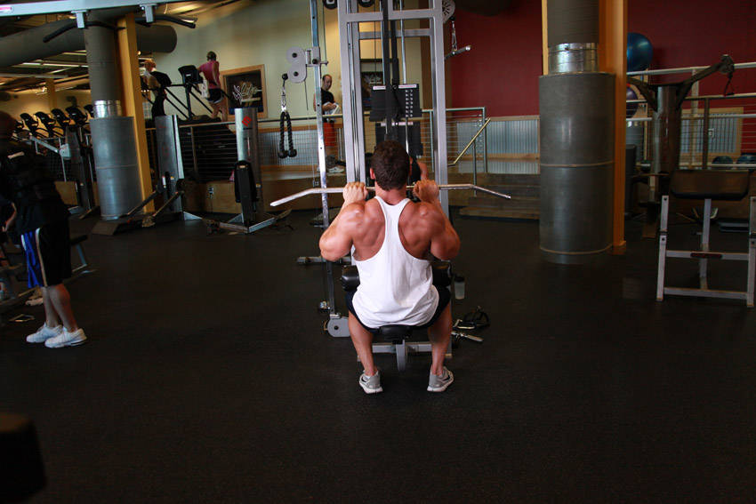 Close-Grip Pulldown - Finish position