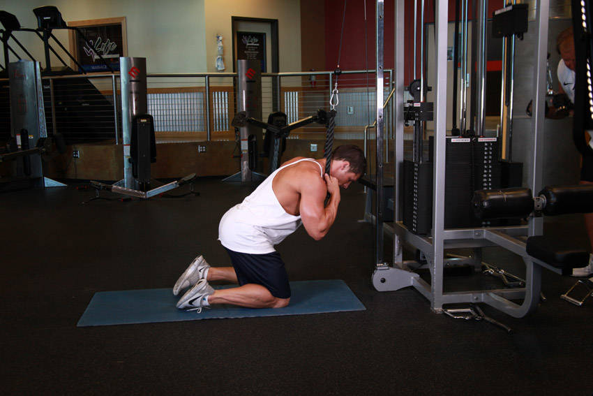 Cable Crunch - Start position
